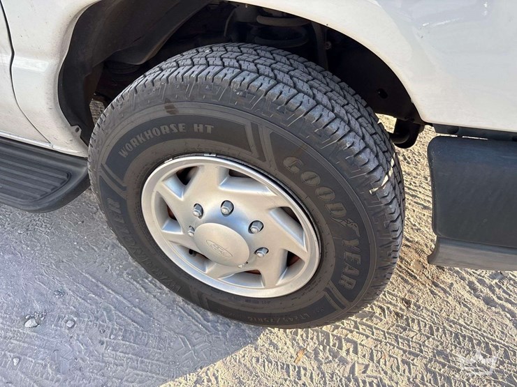 2011-ford-e350-image-27