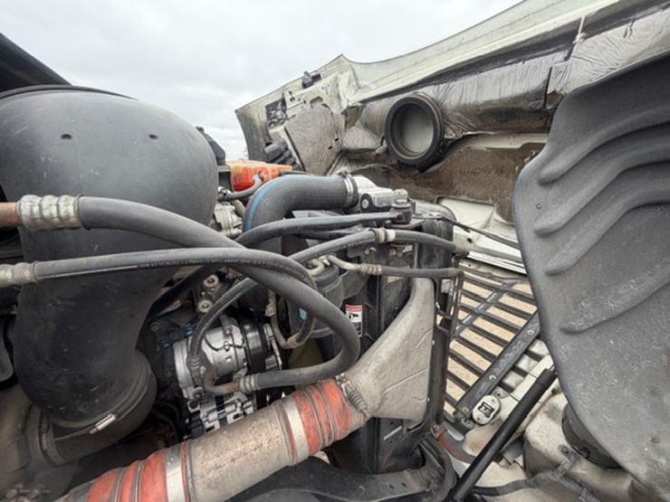 #226-•-2018-freightliner-cascadia-image-67