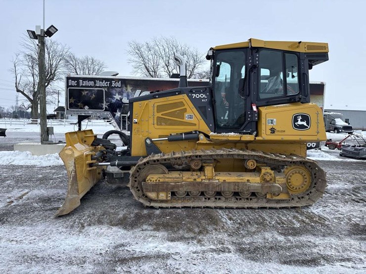 2023-deere-700l-image-2