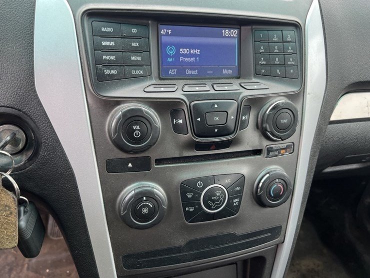 2015-ford-explorer-image-32