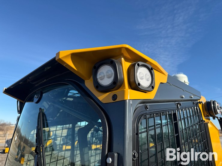 2025-john-deere-11-image-10