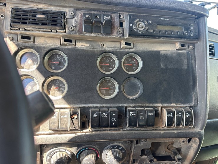 2012-kenworth-t800-image-9