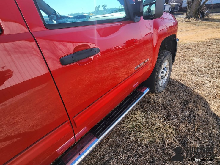 2011-chevrolet-silverado-2500-image-18