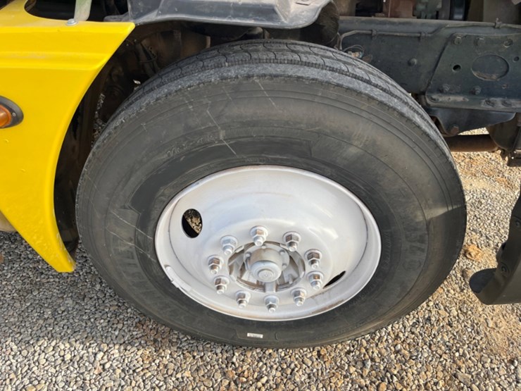 2007-freightliner-columbia-120-image-10