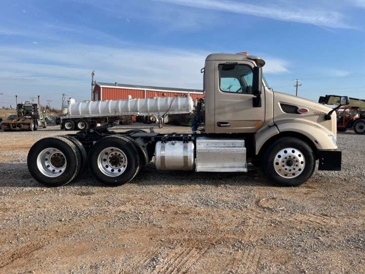 2017-peterbilt-579-image-4