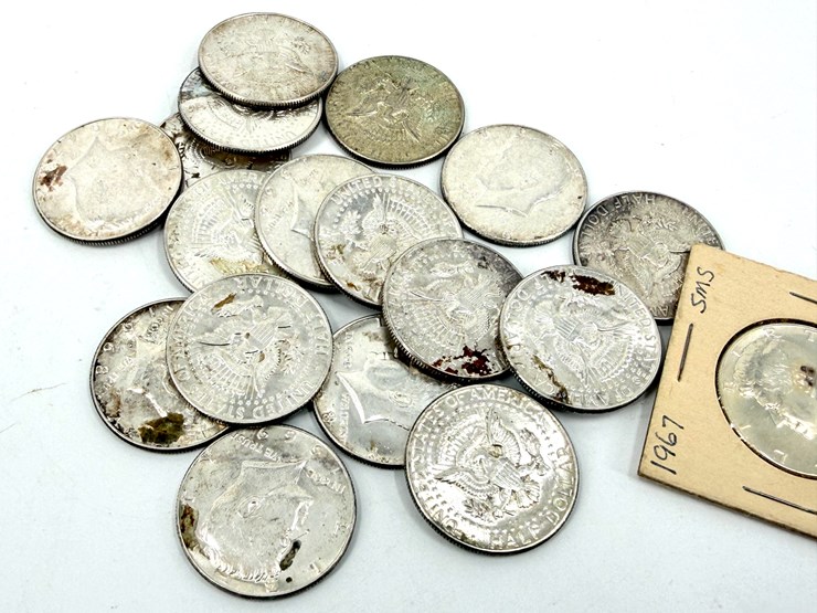 #32244-•-various-kennedy-half-dollars-image-1