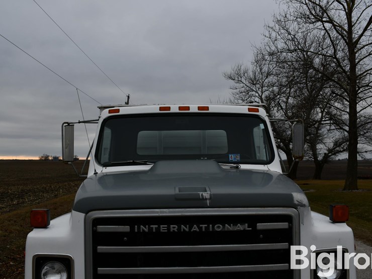 1981-international-1724-s/a-grain-truck-image-10