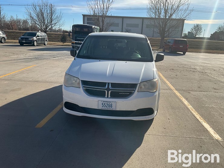 2011-dodge-caravan-image-2