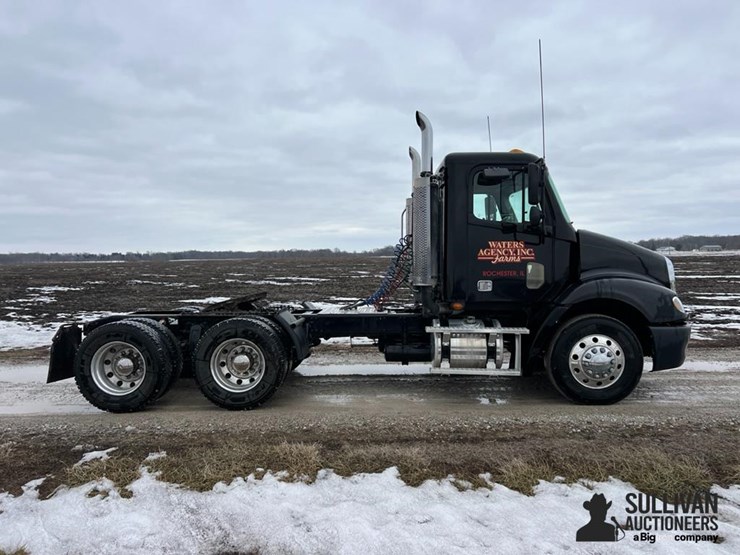 2006-freightliner-columbia-112-image-4