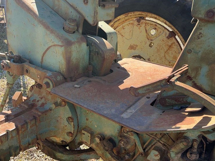 john-deere-3010-image-6