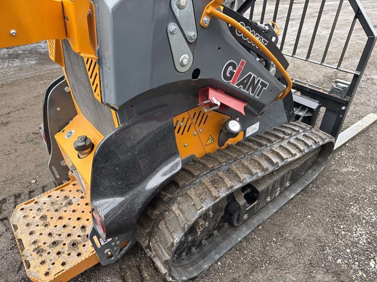 giant-gs950t-mini-skid-steer-image-17