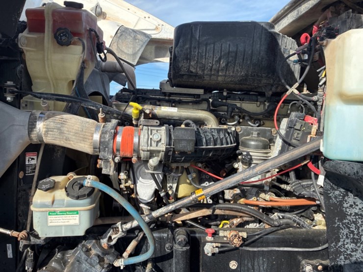 2014-freightliner-coronado-122-sd-image-12