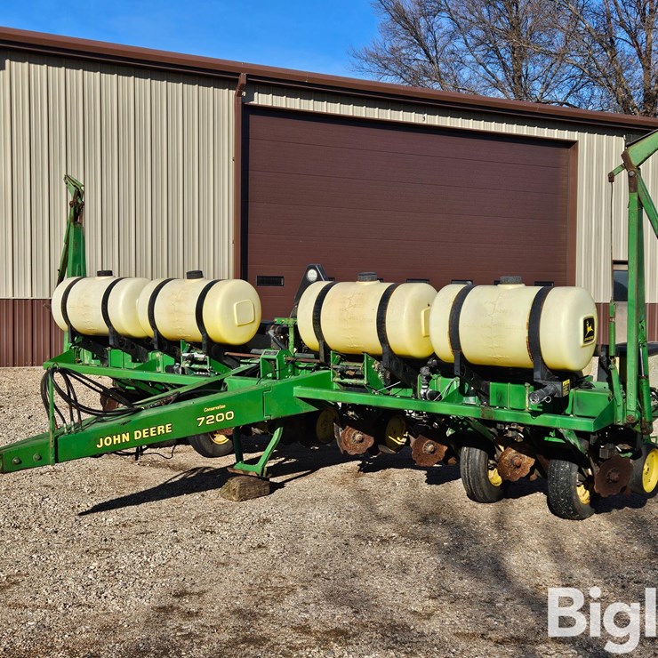 JOHN DEERE 7200