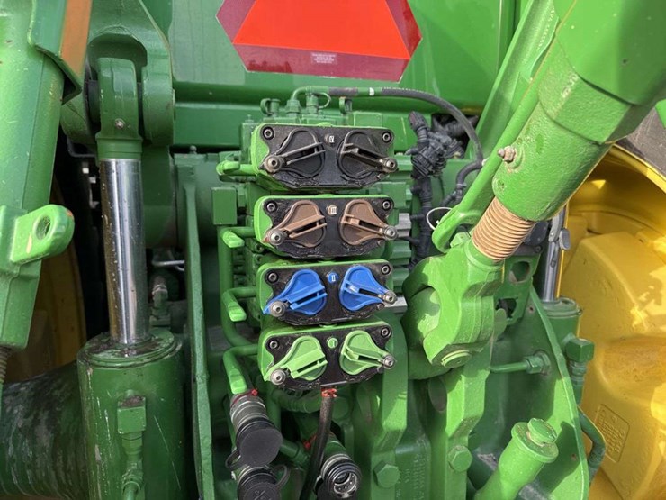john-deere-8310r-image-19