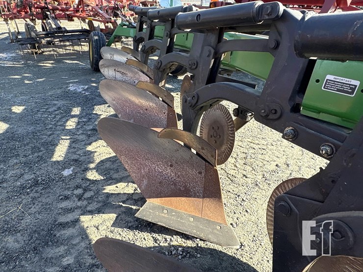 john-deere-2810-image-5