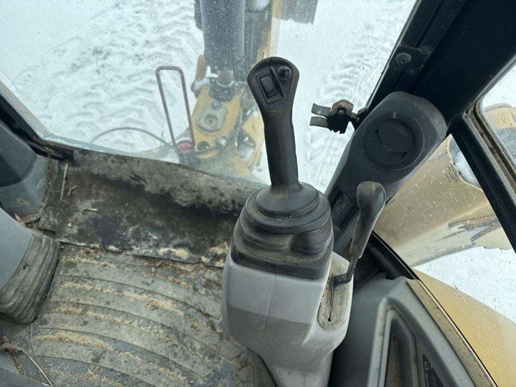 caterpillar-420f-image-29