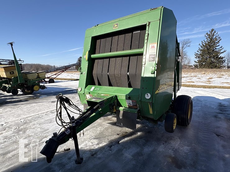 2000-john-deere-567-image-2