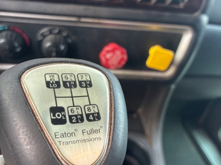 2012-kenworth-t800-image-19