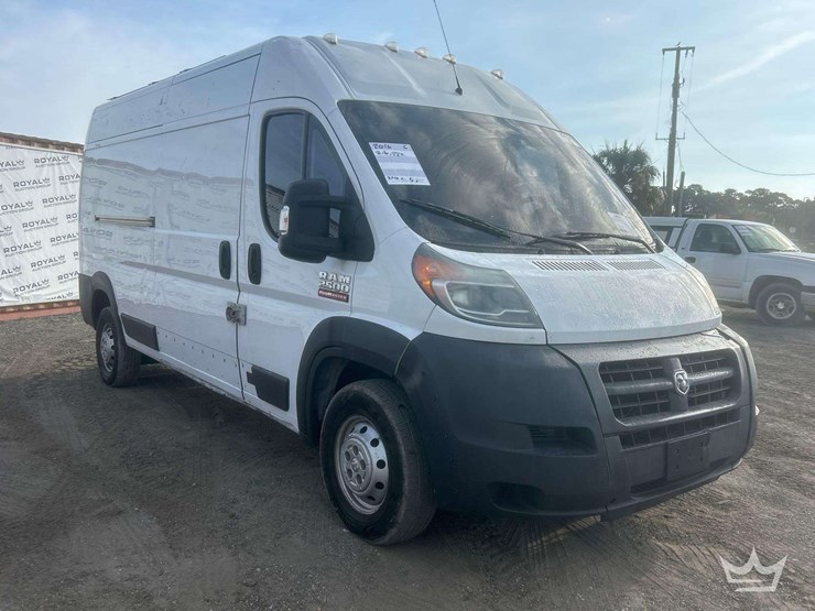 2016-ram-promaster-2500-image-2