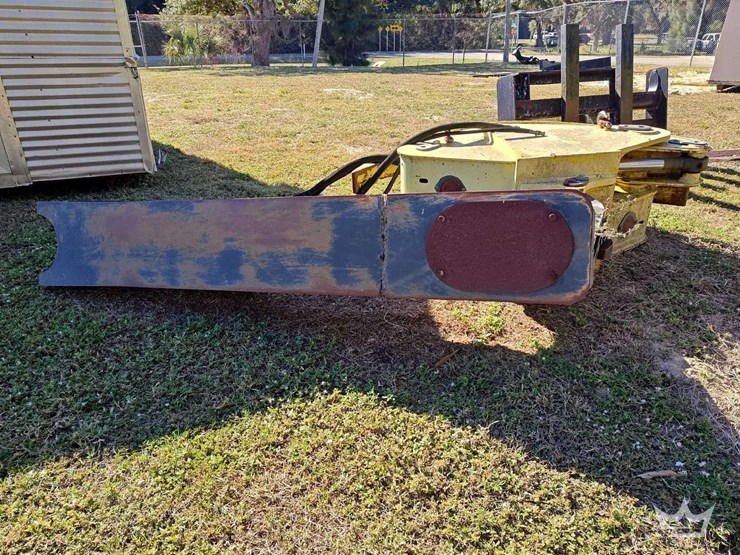 2013-john-deere-hydraulic-grapple-tractor-attachment-image-3