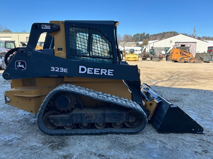 2015-deere-323e-image-5