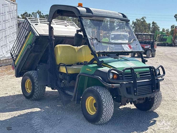 2020-john-deere-gator-hpx615e-image-2