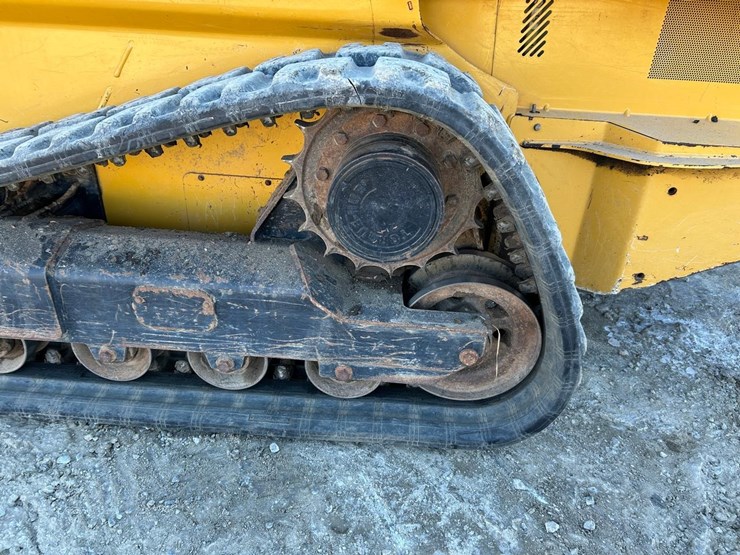 2015-deere-323e-image-18