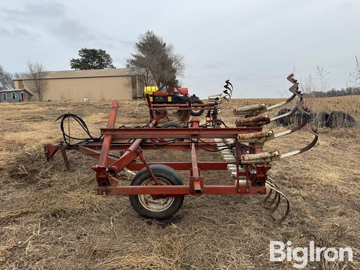 18'-wide-field-cultivator-image-8