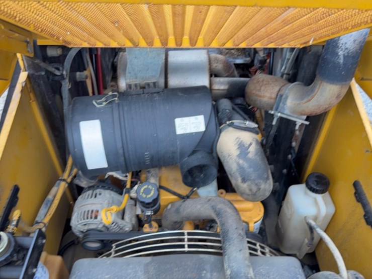 john-deere-325-image-11