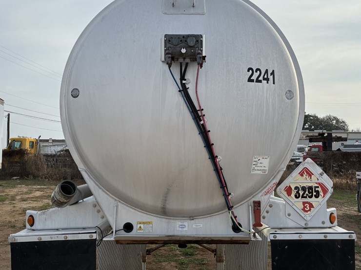 2010-heil-trailer-image-2