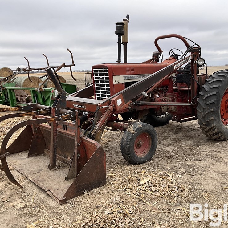 1971 INTERNATIONAL 826