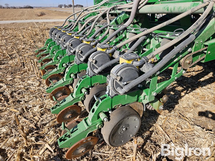 2013-john-deere-1790-ccs-image-11