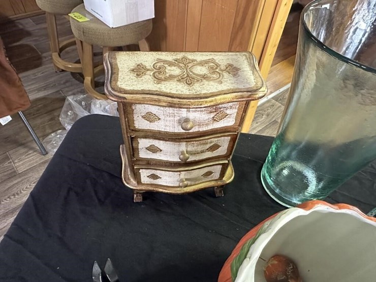 vintage-glass-collectibles-image-4