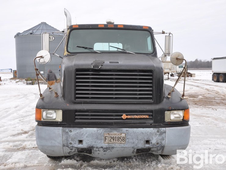 1991-international-8300-t/a-truck-tractor-image-2