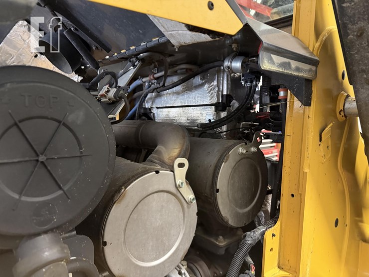 2024-deere-330g-image-17