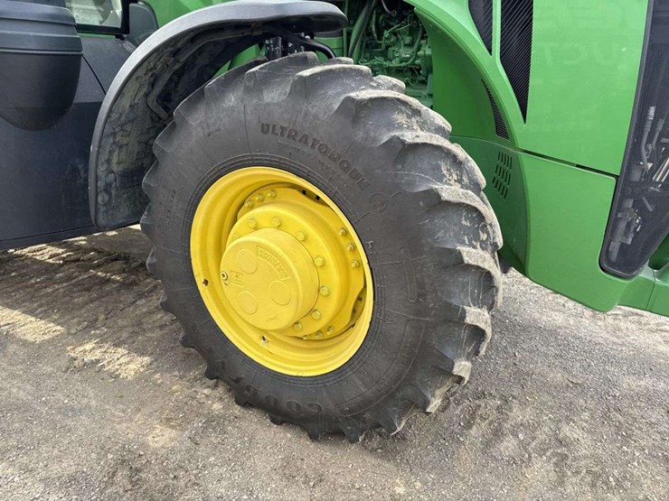 john-deere-8245r-image-11