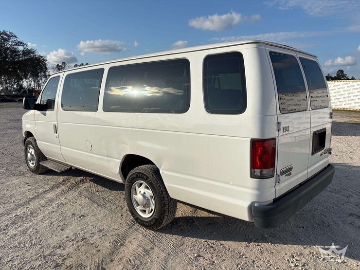 2011-ford-e350-image-4