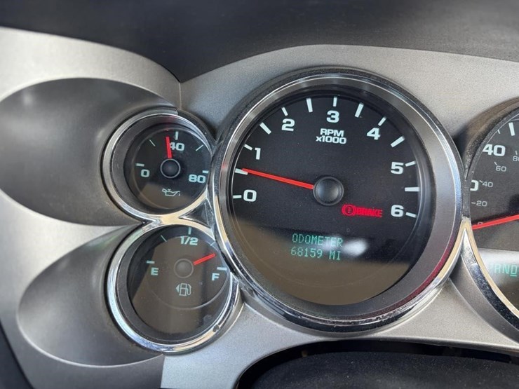 2011-chevrolet-3500-image-14