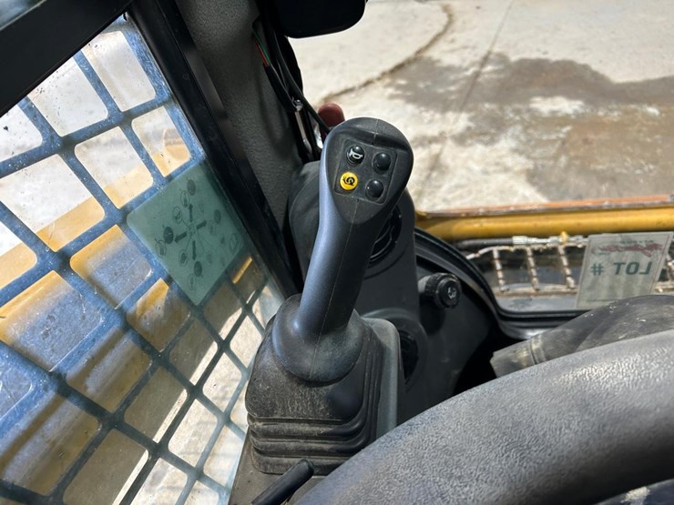 2021-caterpillar-259d3-image-24