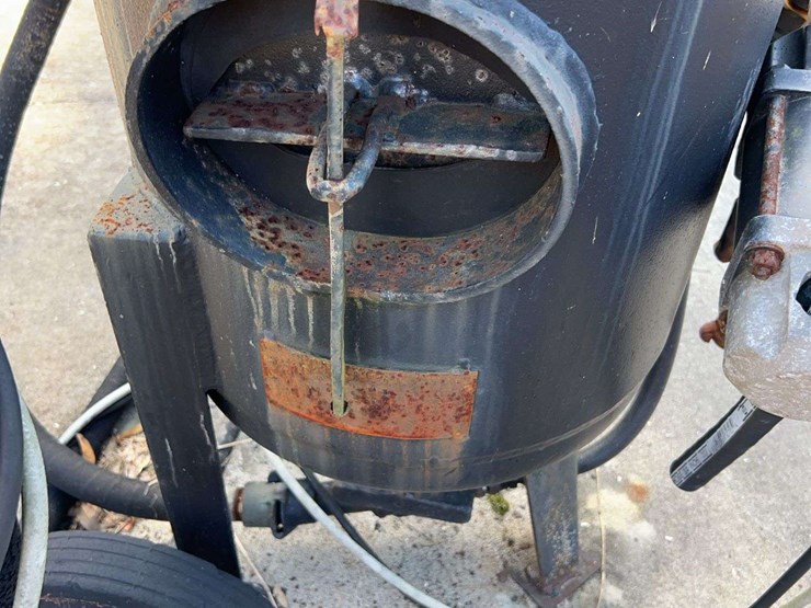 mobile-sand-blaster-and-rack-image-19