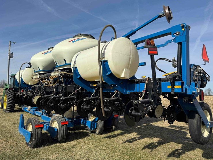 2012-kinze-3600-image-8