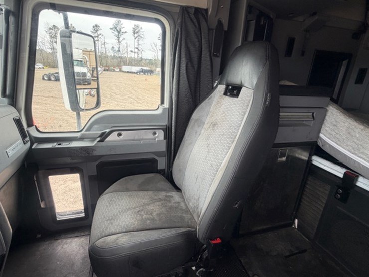 #227-•-2020-mack-anthem-image-68