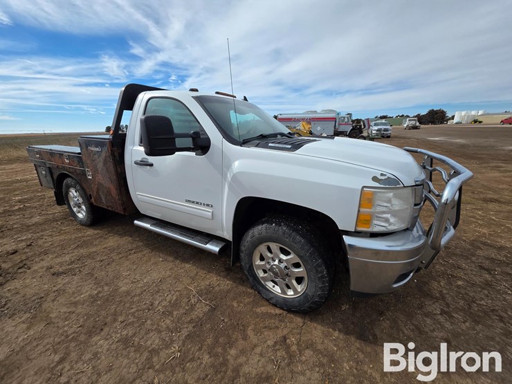 2013-chevrolet-silverado-2500-image-3
