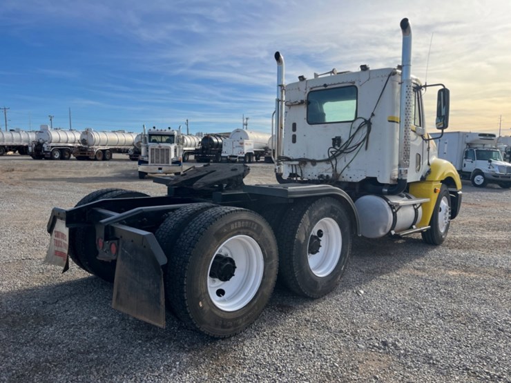 2007-freightliner-columbia-120-image-5