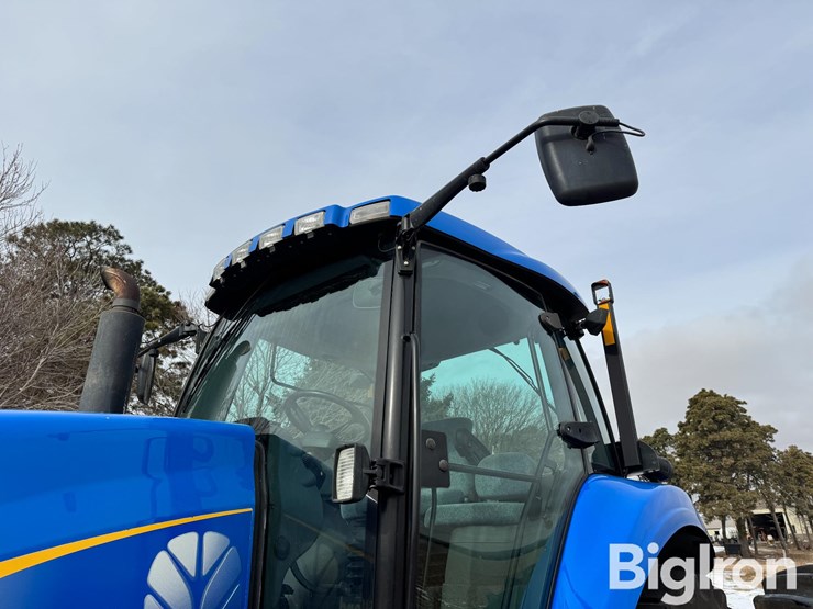new-holland-t8020-image-19