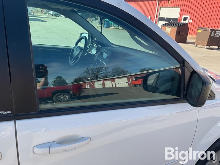 2011-dodge-caravan-image-13