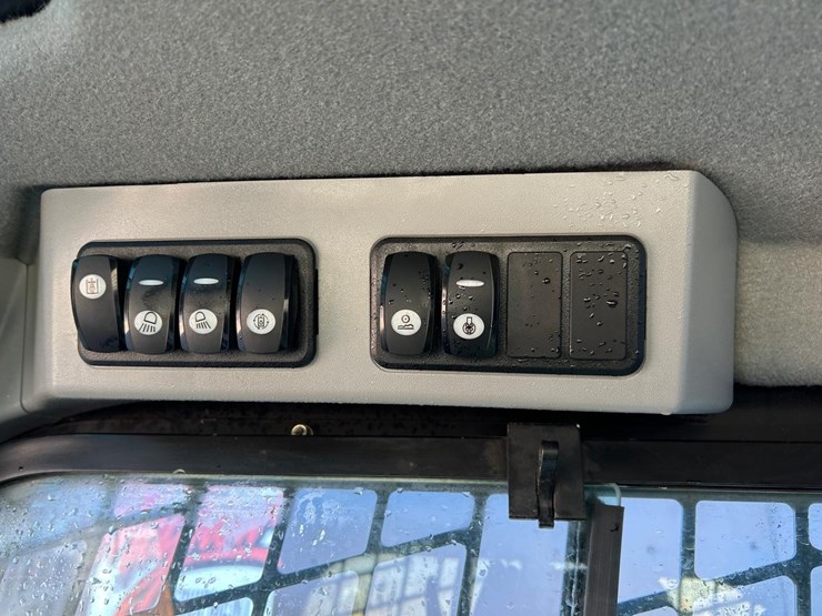 2018-caterpillar-299d-image-26