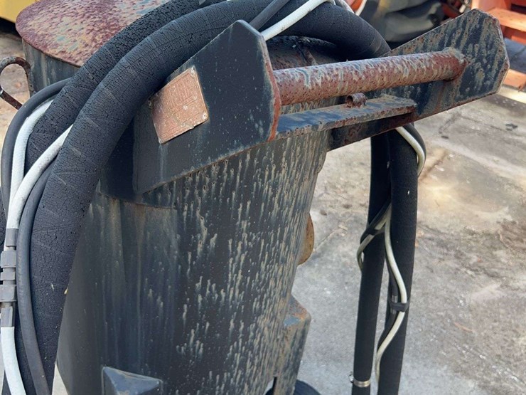 mobile-sand-blaster-and-rack-image-14