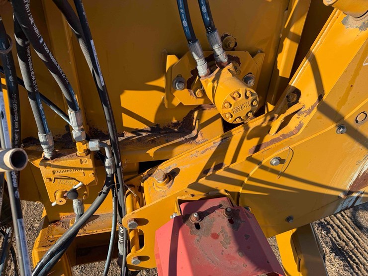 2011-haybuster-2650-image-15