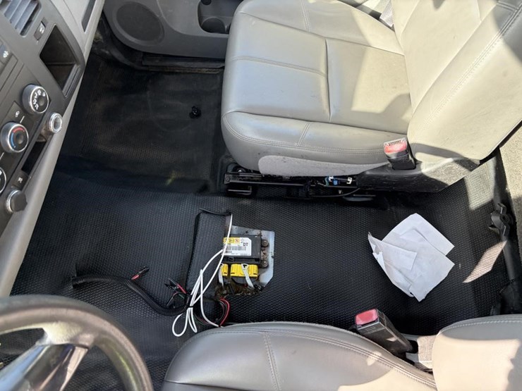 2011-chevrolet-1500-image-16